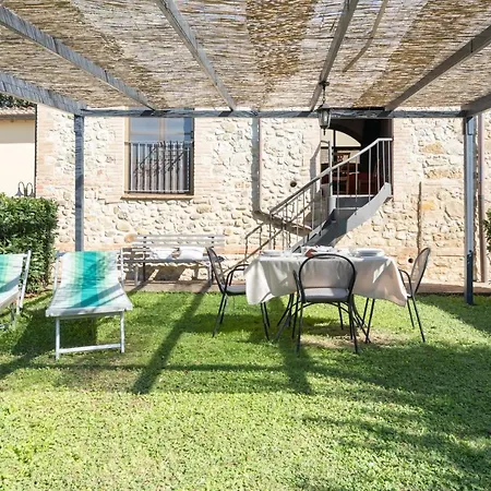 Le Rocche Di Aparthotel Valiano